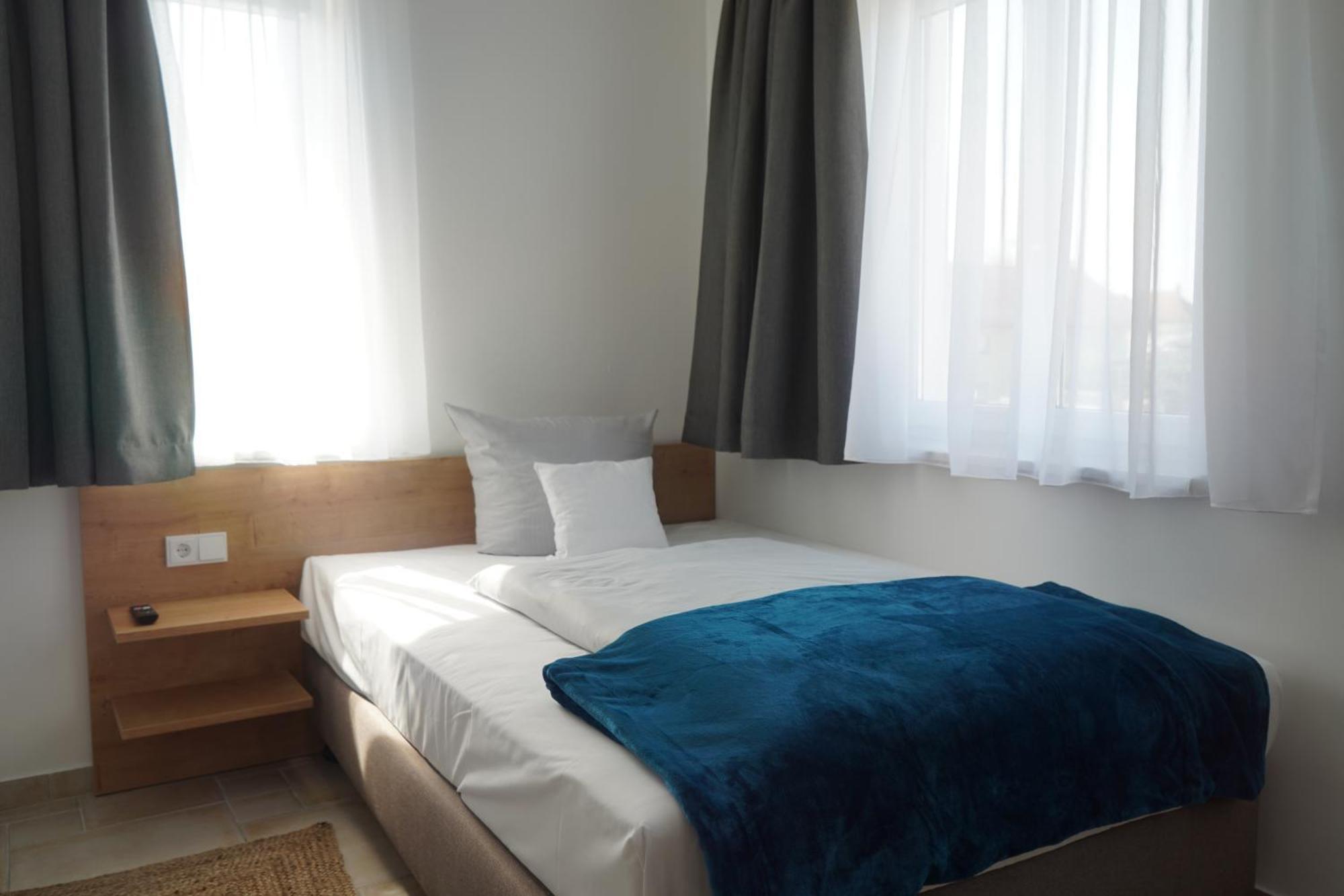 Eco Motel Wallersdorf Exterior photo